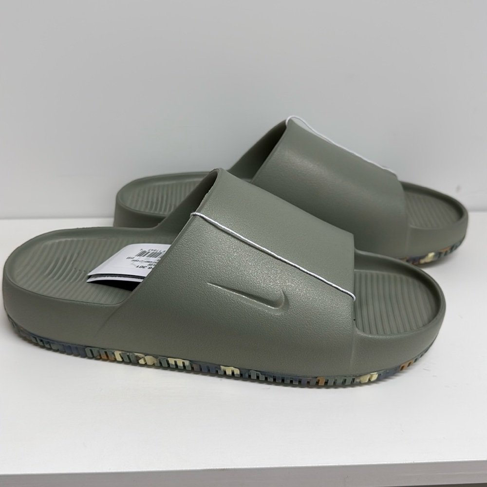 NWT Nike Calm Slides